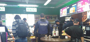 В очікуванні Саакашвілі: в кафе біля Краковця  люди змітали все з полиць