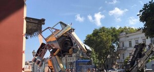 Новая локация: железную скульптуру трансформера Александра Милова убрали из Зеленого театра