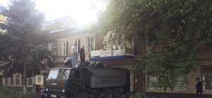 Рай наркомана: возле отдела полиции в Одессе стоял целый грузовик конопли