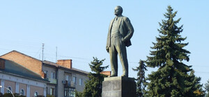 Фотофакт: пробитую голову полтавского Ленина передали в местный музей