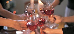 На круги своя: Антимонопольный комитет признал незаконным запрет на продажу алкоголя в МАФах