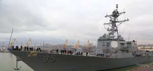 Смотри: в одесский порт зашел эсминец США James E. Williams