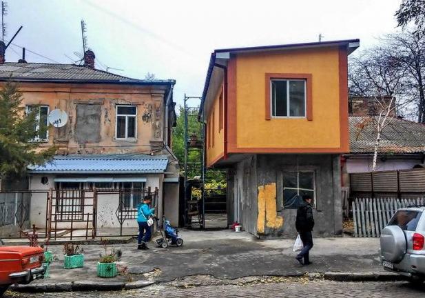 Новость - Общество - Зачем: на Бунина появился самый уродливый дом Одессы