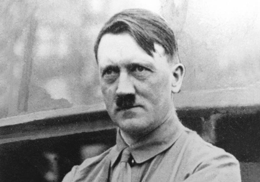 На фото Адольф Гитлер