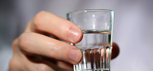 Отделался: продавцу водки, от которой умерли 57 человек на Харьковщине, огласили приговор