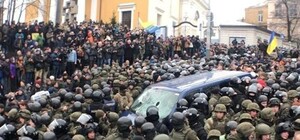 Снова стычки: полиция штурмовала митинг на поддержку Саакашвили. Есть пострадавшие