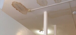 Фотофакт: в Симферополе детей с пневмонией лечат в заплесневелых палатах