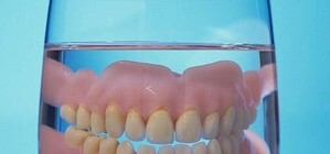 Вставная челюсть и кувалда: что киевляне теряли в этом году в метро