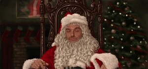 Кондуктор-заводной редуктор: на маршруте столичного автобуса работает контролер в костюме Деда Мороза