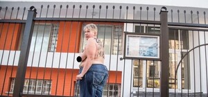 Ошибочка вышла: Femen устроили обнаженную акцию не перед тем посольством