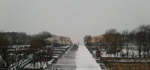 Двуликая: Потемкинскую лестницу расчистили от снега наполовину