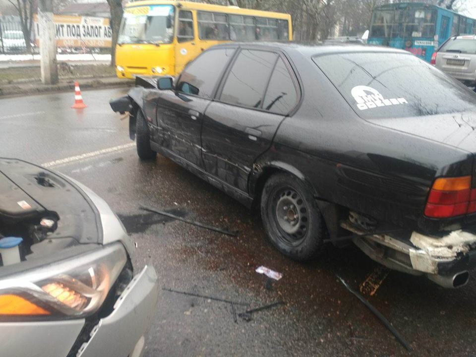 Новость - События - В Одессе дрифтер разбил четыре машины: пострадала женщина