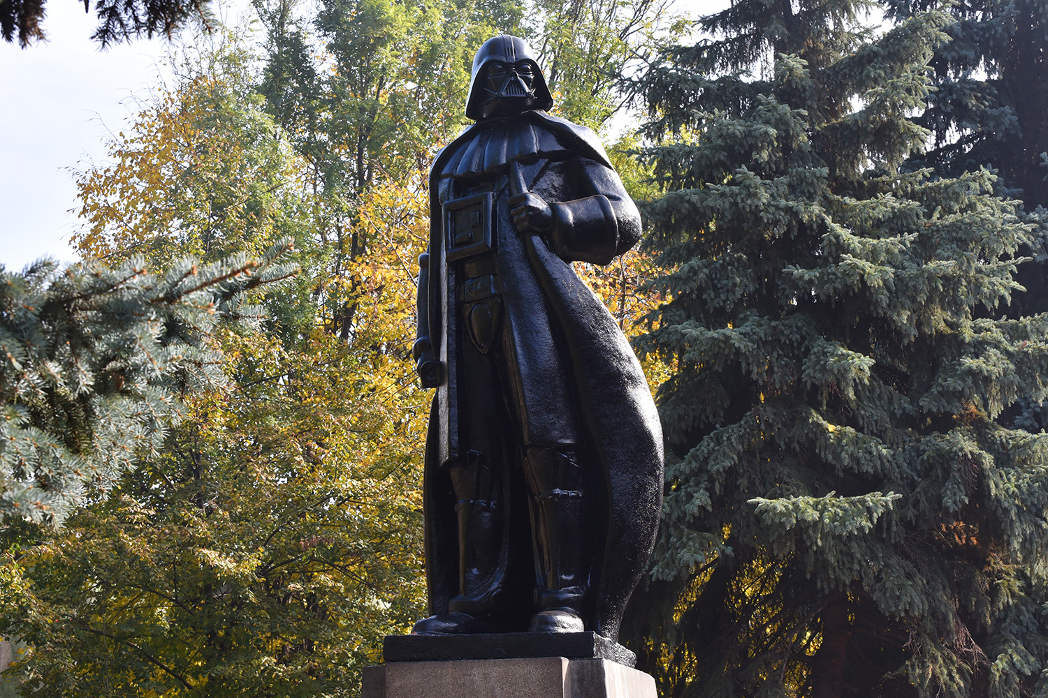 Памятник Дарт Вейдеру в Одессе
