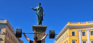Другое 1 мая: одесситы поднялись по Потемкинской лестнице с огромными штангами
