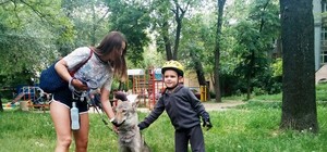 Не бойтесь, он не кусается: на Французском бульваре одесситы выгуливали волка