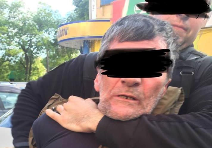 Новость - События - На Молдаванке со стрельбой задержали грабителя: ранили полицейского