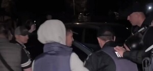 На Лесном жители подрались с коммунальщиками за автостоянку