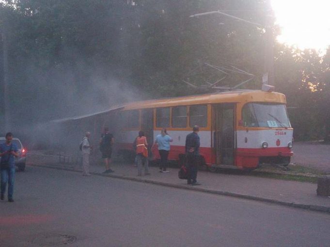 Новость - События - Слишком жарко: на Таирова загорелся трамвай