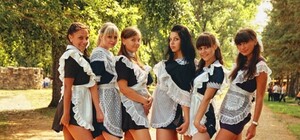 Получи ответ: почему на последний звонок до сих пор надевают советскую школьную форму