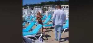 Совсем обнаглели: в Одессе арендатор пляжа выгнал людей с подстилкой
