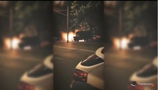 Новость - События - Смотри видео: возле супермаркета на Академика Королева сгорело авто