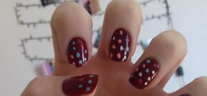 Чтобы наверняка: киевская школьница зашифровала ответы на экзамен в маникюре