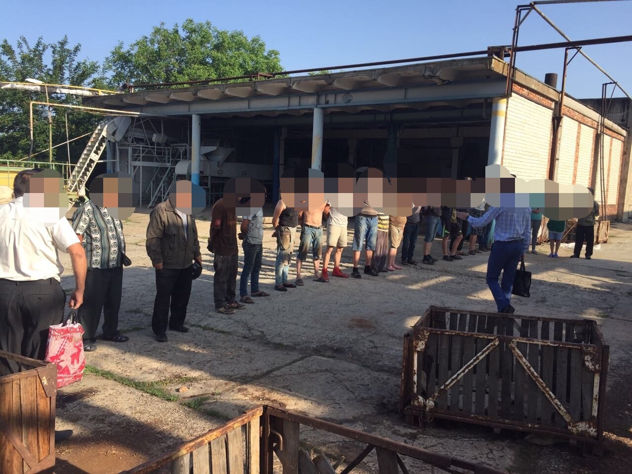 Новость - Общество - 21 век: в Одесской области на заводе взяли в рабство 30 человек