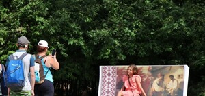 Филологам понравится: в парке Шевченко появились необычные скамейки