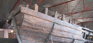 Вот это да: на Хортице строят огромную казацкую лодку