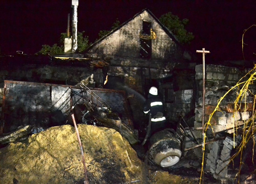 Новость - События - В Одессе сгорел частный дом: погибли два человека