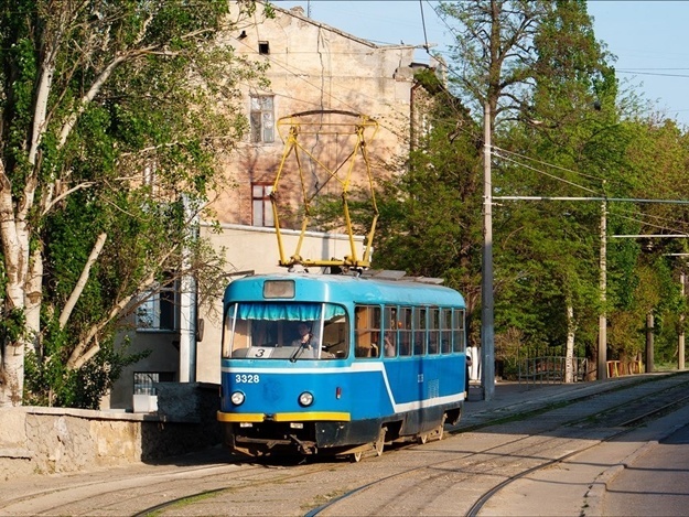 Новость - События - В Одессе из трамвая выпал мужчина: водитель не закрыл двери