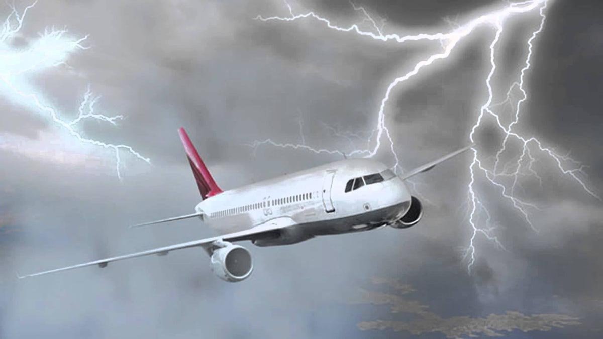 Новость - События - Сюрпризы погоды: над Одессой в пассажирский самолет ударила молния