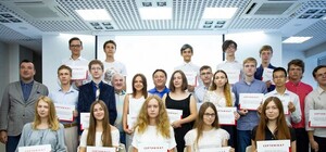 Александр Фельдман вручил премии выпускникам, сдавшим ВНО на 