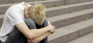 Мужчину, который облил кислотой 12-летнего мальчика, отправили под домашний арест