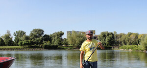 Такого еще не было: запорожец плывет из Киева в Одессу на сапе