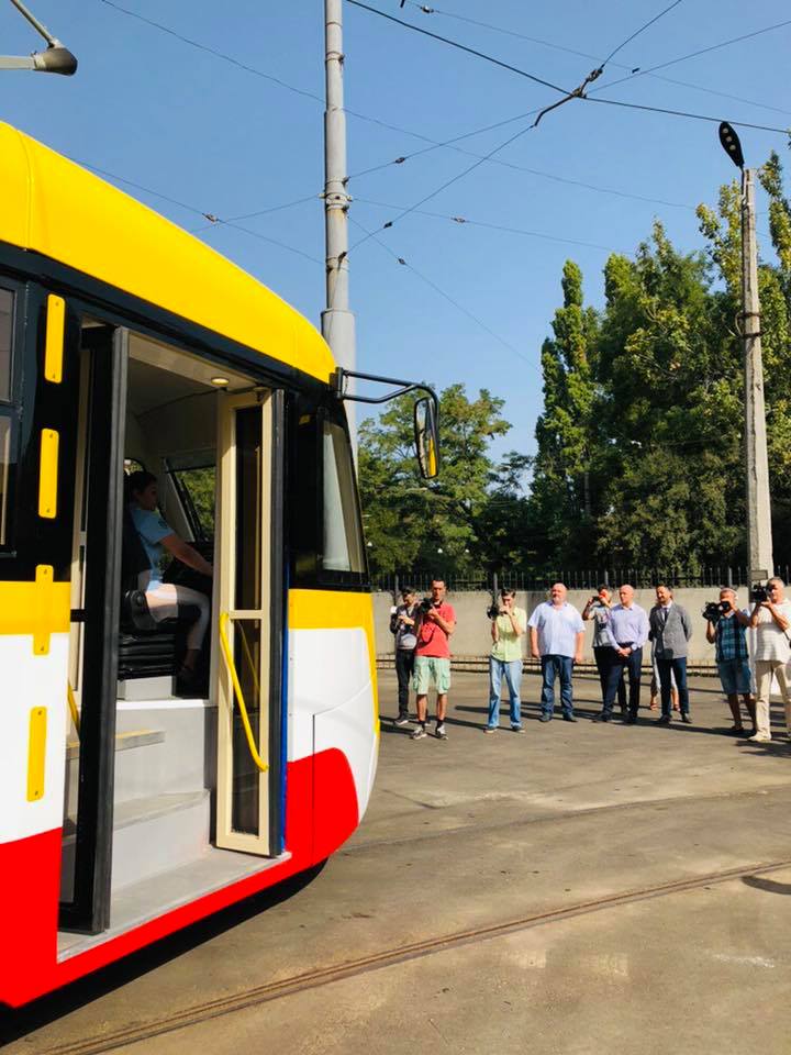 Новость - Транспорт и инфраструктура - Будешь кататься: в Одессе презентовали новый электробус