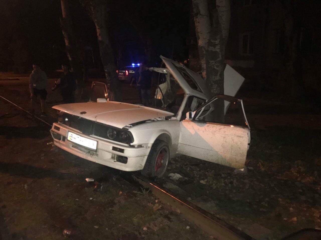 Новость - События - Ночью на Черноморского казачества авто протаранило столб