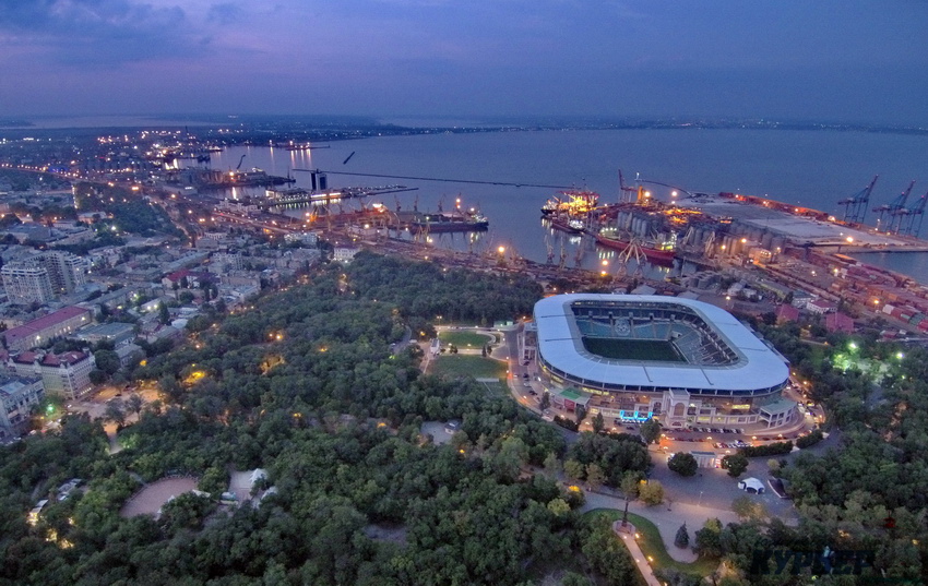 Вид на вечернюю Одессу. Фото и видео: uc.od.ua