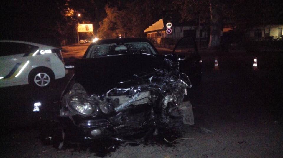Новость - События - На Черемушках автомобиль на "евробляхах" разбомбил полицейскую машину