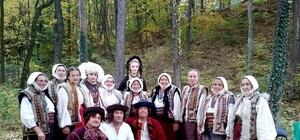 Потрап у кадр: у Шевченківському гаю знімають фільм