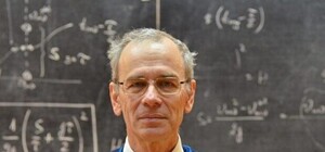 В больнице с тяжелой травмой: в Одессе избили и ограбили известного учителя-физика