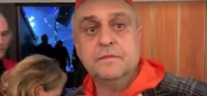 В Киеве депутат устроил скандал из-за пионерских галстуков