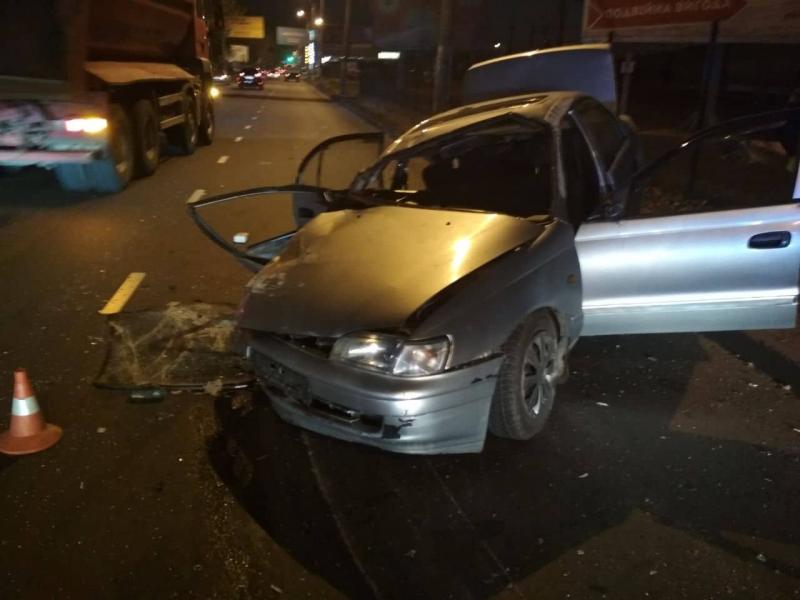 Новость - События - ДТП в Одессе: на Пересыпи автомобиль врезался в столб, а в Аркадии водитель на "BMW" сбил мопед