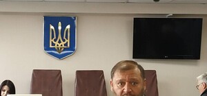 Фотофакт: Добкин явился на суд по 
