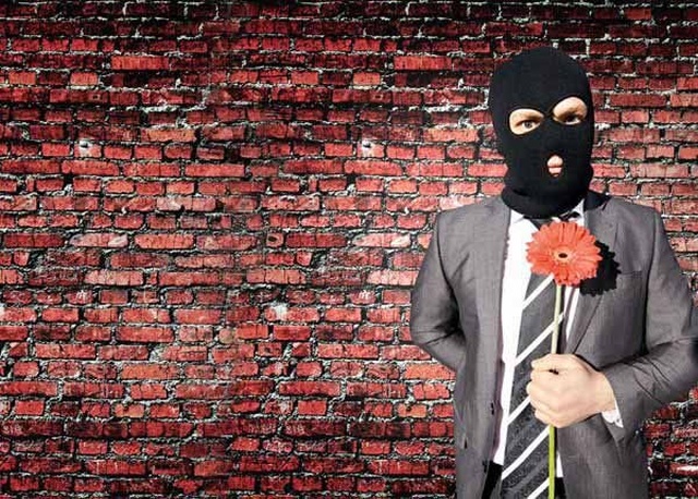 Новость - События - Немного выпил: в Одессе 22-летний парень с ножом ограбил цветочный магазин