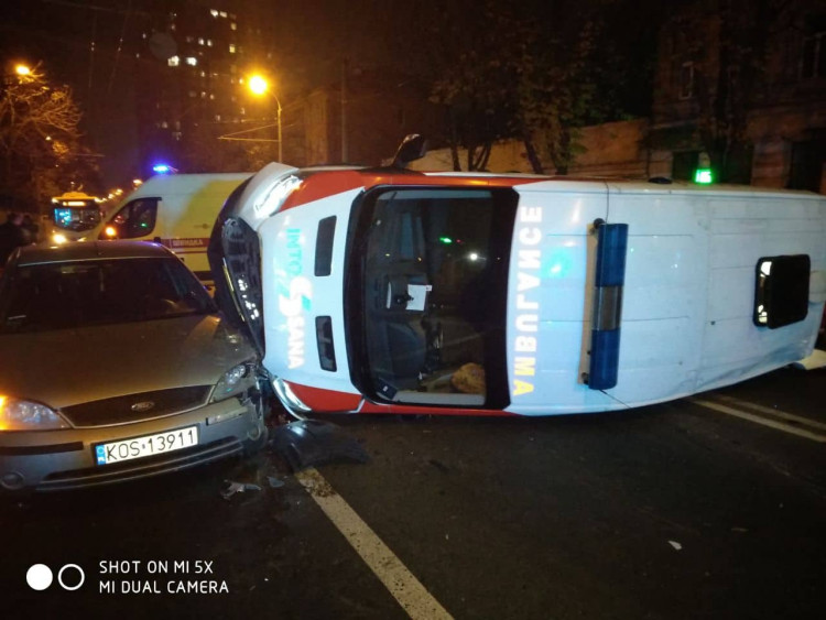 Новость - События - В аварии со "Скорой" на Разумовской пострадали четыре человека: подробности