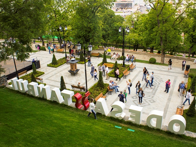 Новость - События - Недолго простоял: в Одессе рушится Стамбульский парк