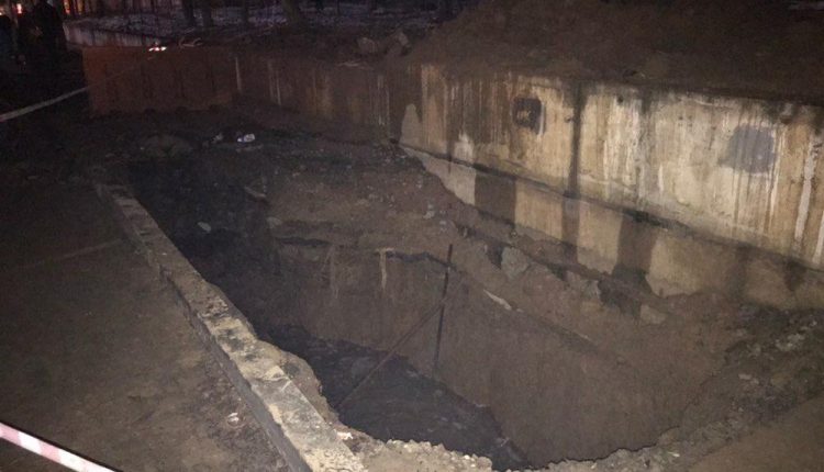 Новость - События - Спасибо коммунальщикам: на  Балковской мужчина упал в трехметровую яму