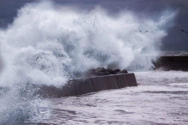 Новость - События - Волны до пяти метров: в акватории Черного моря ожидается сильный шторм