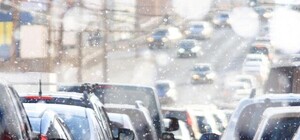 Одессу засыпает снегом: на дорогах города километровые пробки